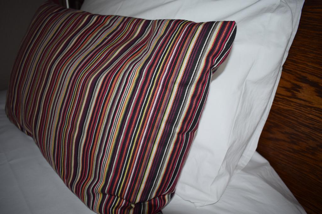 Woolpack Pub & Kitchen Bed & Breakfast สเกคเนส ภายนอก รูปภาพ