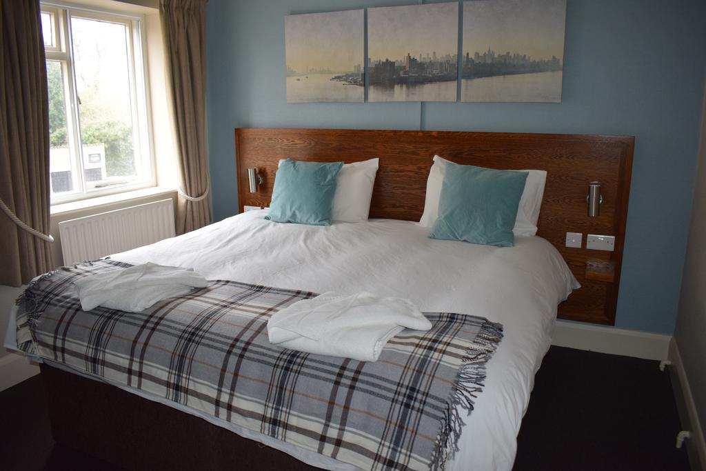 Woolpack Pub & Kitchen Bed & Breakfast สเกคเนส ภายนอก รูปภาพ