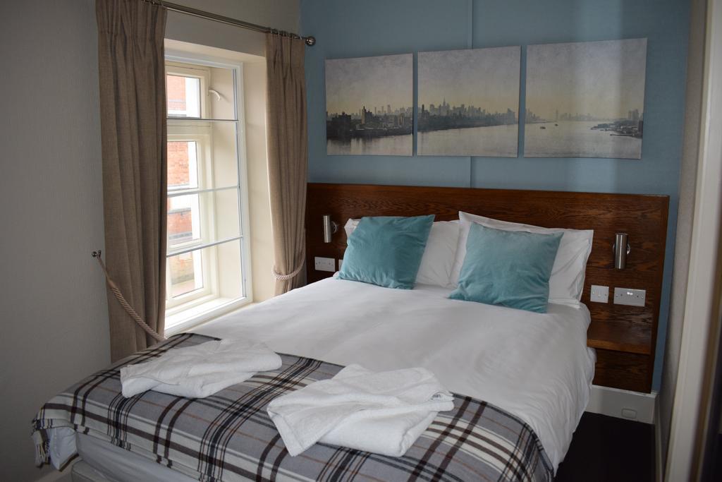 Woolpack Pub & Kitchen Bed & Breakfast สเกคเนส ภายนอก รูปภาพ