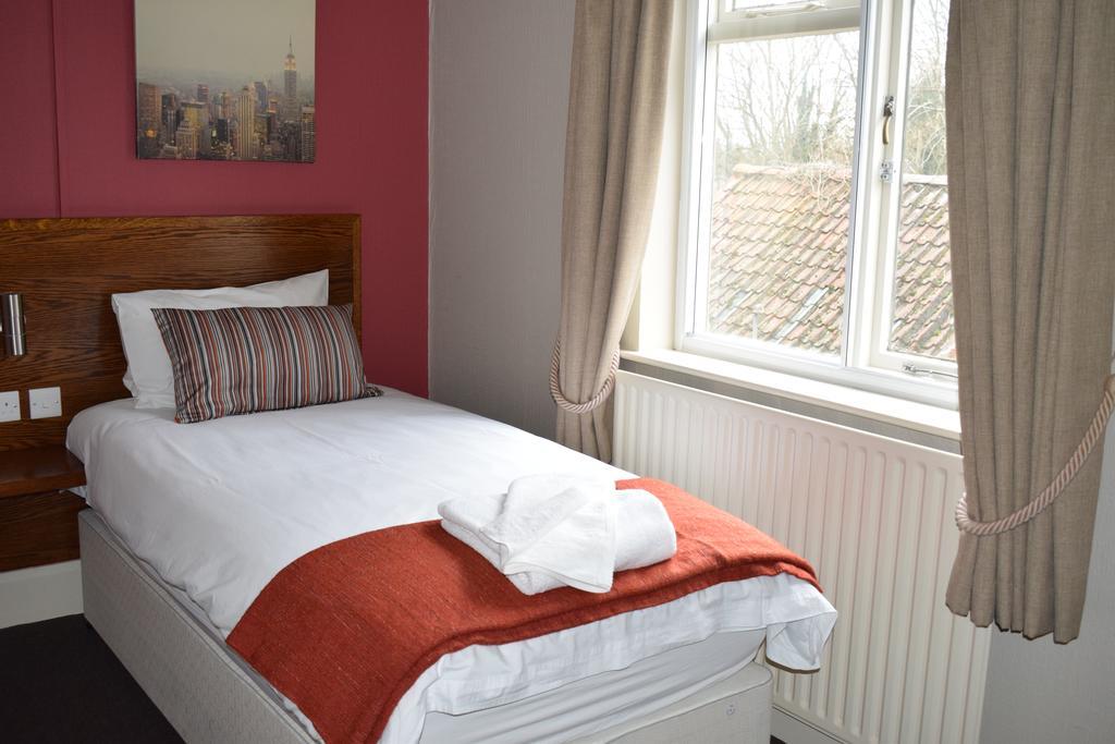 Woolpack Pub & Kitchen Bed & Breakfast สเกคเนส ภายนอก รูปภาพ